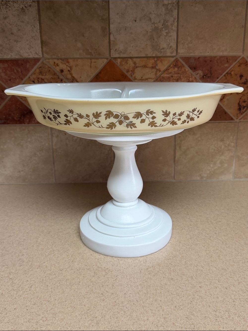 Pyrex Golden Acorn Divided Serving Dish 1.5 Quart